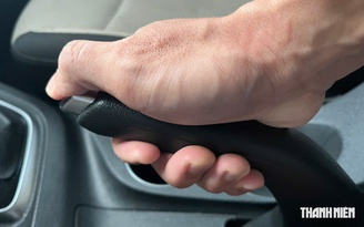 Ngoài đỗ xe, phanh tay ô tô còn có thể sử dụng trong trường hợp nào?