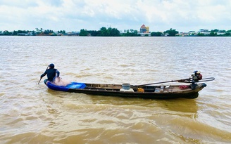 Nước lũ miền Tây tăng cao
