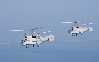Trực thăng săn ngầm Ka-28 tham gia diễu binh trên biển hiện đại ra sao?