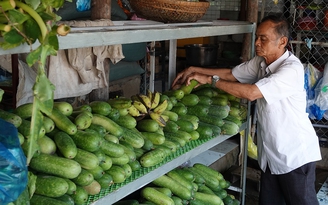 Bếp cơm từ thiện giúp lao động nghèo