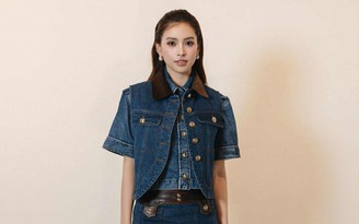 Hoa hậu Tiểu Vy khoe nhan sắc mộc mạc sau 7 năm đăng quang