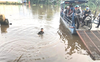 TP.HCM: Thành viên an ninh cơ sở xã Bình Lợi cứu học sinh rơi sông