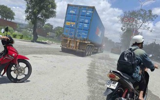 Khổ vì đường bụi bặm