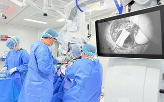 Máy tán sỏi hỏng, nhưng trách nhiệm không thể hỏng