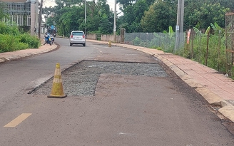 Đường vừa làm xong đã đào xới lên