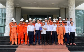 Điện lực Quảng Ngãi đưa hàng chục nhân viên hỗ trợ Quảng Trị khắc phục bão Bualoi