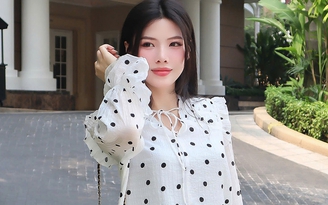 Trang phục chấm bi giúp nàng trở thành tâm điểm mọi ánh nhìn