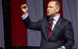 Lá bài cũ của người mới