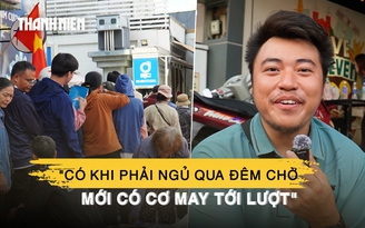 Xếp hàng 9 tiếng chờ mua vàng