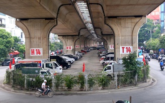 Cảnh trái ngược tại các bãi xe gầm cầu ở Hà Nội sau lệnh 'xóa sổ'
