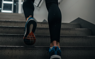 Đi cầu thang bộ mấy tầng mỗi ngày thì bắt đầu có lợi cho tim, phổi?