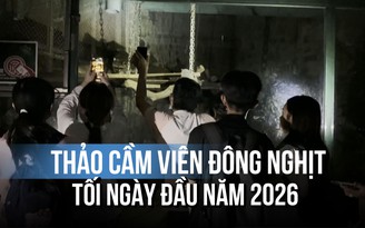 Miễn vé vào cổng chiều tối, đông nghịt người vào Thảo Cầm Viên soi đèn để...