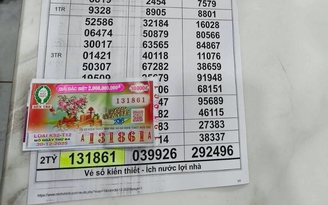 Người bán dạo giữ lại 1 tờ, bất ngờ trúng độc đắc xổ số miền Nam