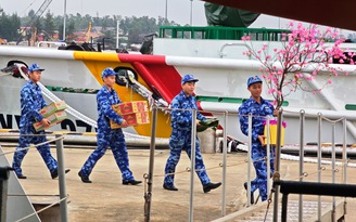 Chuyến tàu mùa xuân ra khơi giữ biển: Cảnh sát biển gác tết nơi đầu sóng