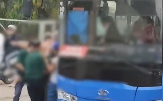 Tài xế xe buýt tại TP.HCM đột quỵ khi đang lái xe