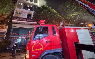 Cháy nhà nghỉ 8 tầng trong đêm, công an tạm giữ một nghi phạm phóng hỏa