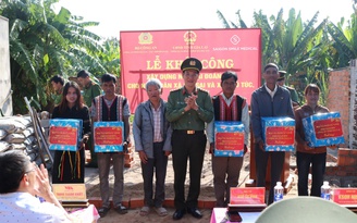 Công an tỉnh Gia Lai tặng 23 nhà tình nghĩa cho người nghèo đón tết