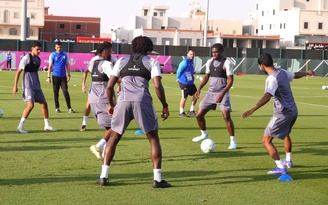 Cầu thủ UAE đi tập muộn, có vẻ thiếu tập trung trước tứ kết đấu U.23 Việt Nam