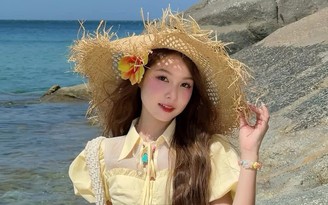 Kiêu kỳ cho ngày nắng với mũ rộng vành