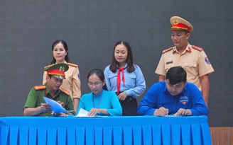 Công an phường Xuân Hòa ký kết xây dựng Trường THCS Colette an ninh trật tự