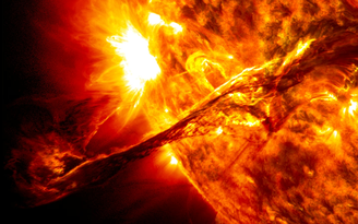 Bão mặt trời mạnh nhất trong 20 năm đang lao đến trái đất