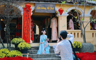 'Phim trường' tết xưa tại Nha Trang: Người dân mê mẩn check-in, du khách thích thú