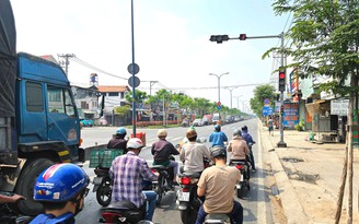 Đường Trần Văn Giàu ùn tắc vì gỡ đèn ưu tiên: Sở Xây dựng TP.HCM nói gì?