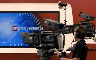 Truyền thông công cộng châu Âu gặp khó