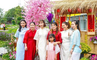 Đường hoa xuân Bcons City mở cửa phục vụ người dân phường Đông Hòa, TP.HCM