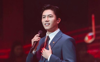 Anh Tú thông báo việc sử dụng bài hát 'Thưa Đảng' đang gây chú ý