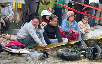 TP.Huế: Tai nạn giữa xe ben và nhiều xe nhỏ, 2 người tử vong