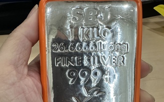 Giá bạc chính thức vượt 100 triệu đồng/kg