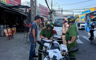 TP.HCM: Xử lý kiên quyết vi phạm vỉa hè, lòng đường ở nhiều tuyến phố