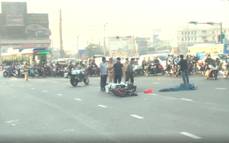 Tai nạn xe máy, cửa ngõ vào trung tâm TP.HCM kẹt xe nghiêm trọng