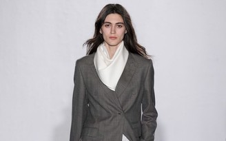 Màu xám không lạnh: bí quyết mặc gam màu công sở quen thuộc mà vẫn cuốn hút