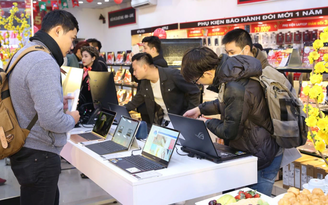 Thị trường smartphone, laptop mùa cuối năm 'ngược chiều'