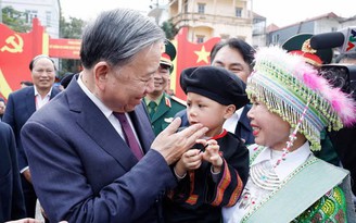 Tổng Bí thư Tô Lâm gặp mặt nhân dân các dân tộc tỉnh Cao Bằng