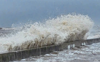 Không khí lạnh gây gió giật cấp 9, sóng cao 5 m tại 9 tỉnh