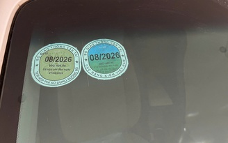 Từ 1.2026, bỏ dán tem thu phí đường bộ trên kính ô tô khi đăng kiểm