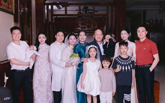Gia đình đặc biệt với 4 cặp vợ chồng cùng tuổi