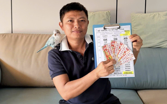 Hai người trúng độc đắc 5 tờ xổ số miền Nam, nhận 1 tỉ tiền mặt