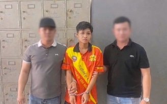 Tráo vàng giả lấy vàng thật của người yêu rồi thay đổi diện mạo để lẩn trốn