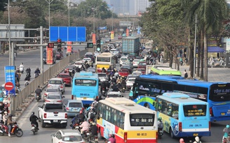 Chiều nay, các tuyến đường cửa ngõ và trong nội đô Hà Nội đều ùn ứ