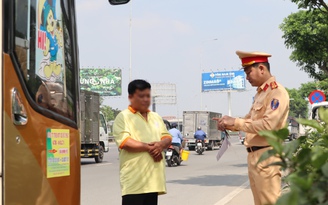 Lùi xe khi đi 'lố' đường rẽ: Phạt cao nhất 40 triệu đồng?