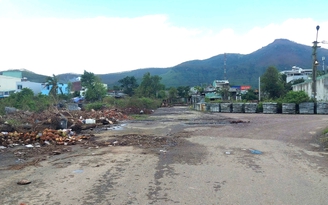 Cơ sở phế liệu, gia công đá 'bủa vây' khu tái định cư
