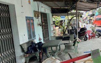 TP.HCM: Mở cửa nhà, tá hỏa phát hiện người lạ tử vong trên ghế đá