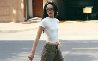 Quần jeans cạp trễ, xu hướng gợi cảm trở lại với diện mạo mới