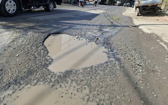 Đường xuống cấp cần sửa chữa