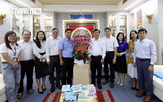 Ban Tuyên giáo và Dân vận Thành ủy TP.HCM thăm Báo Thanh Niên nhân kỷ niệm 40 năm