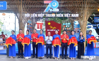 Khai mạc triển lãm '70 năm dấu ấn - tiếp nối khát vọng'